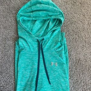 Women’s heathered green Under Armour hooded sweatshirt